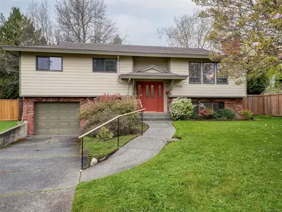 3904 Lexington Ave, Saanich BC V8N 5K7