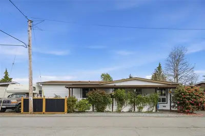 124 Cooper Rd # 2, View Royal BC V9A 7B3