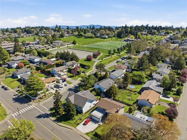 4351 TORQUAY Dr, Saanich BC V8N 3L3