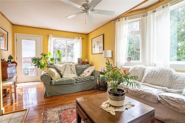 1780 Elford Rd, Shawnigan Lake BC V0R 2W0 - 3 bed, 3 bath in Shawnigan Lake