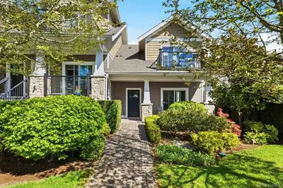 2320 Oakville Ave # 5, Sidney BC V8L 0B5