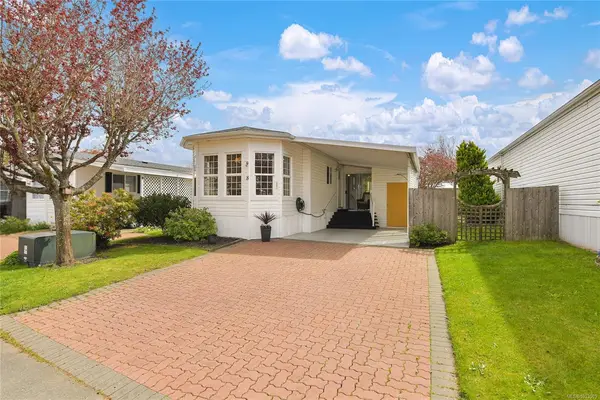 7401 Central Saanich Rd # 8, Central Saanich BC V8M 2B5
