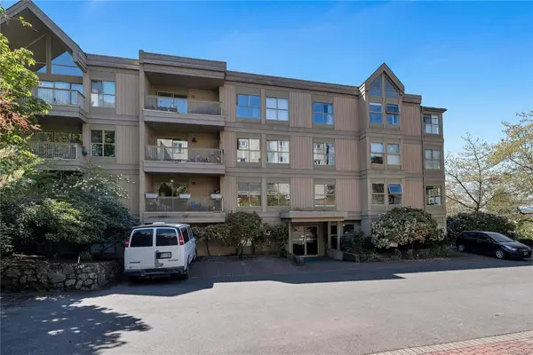 3363 Glasgow Ave # 405, Saanich BC V8X 1M5