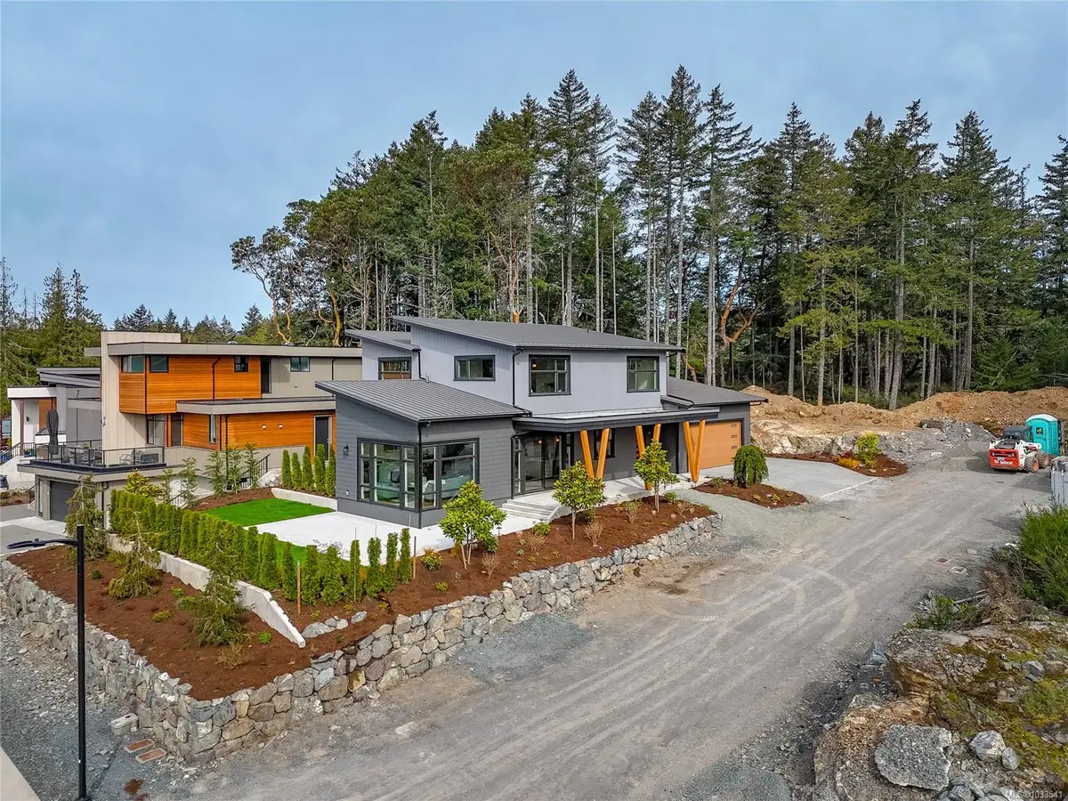 656 Medalist Ave, Colwood BC V9C 0C3
