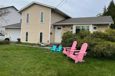 1646 Maquinna Ave, Comox BC V9M 3L7