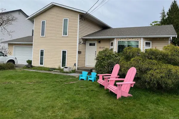 1646 Maquinna Ave, Comox BC V9M 3L7