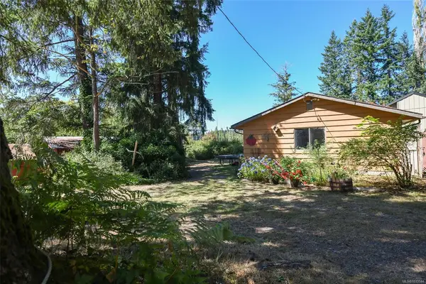 5835 Island Hwy N, Courtenay BC V9J 1T3 - 1 bed, 1 bath property for sale in Courtenay