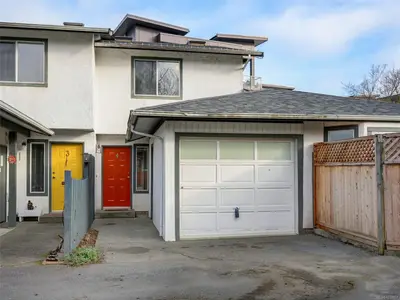 9923 Seventh St # 4, Sidney BC V8L 2V8