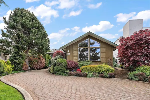 9675 First St # 1, Sidney BC V8L 3C8