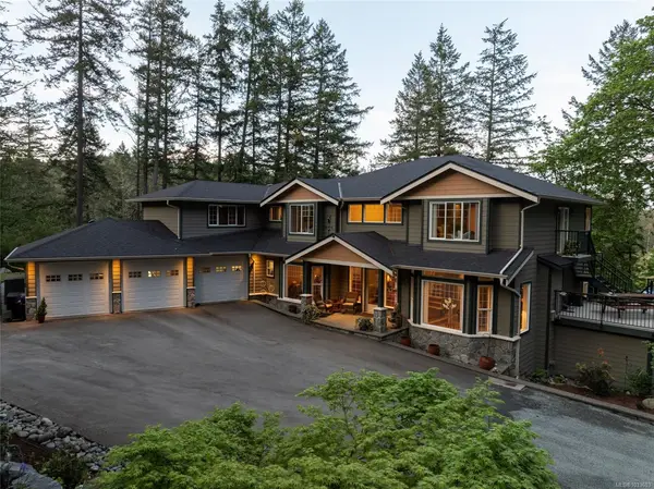 376 Viaduct Ave W, Saanich BC V9E 2B6