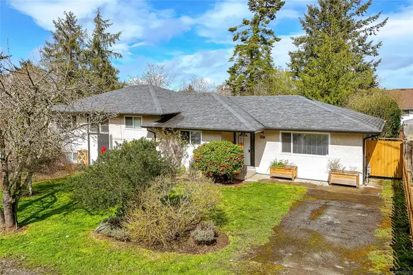820-822 Leslie Dr, Saanich BC V8X 2Y4