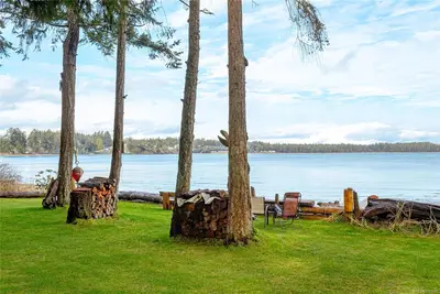 1552 Terrien Rd, Nanoose Bay BC V9P 9C3