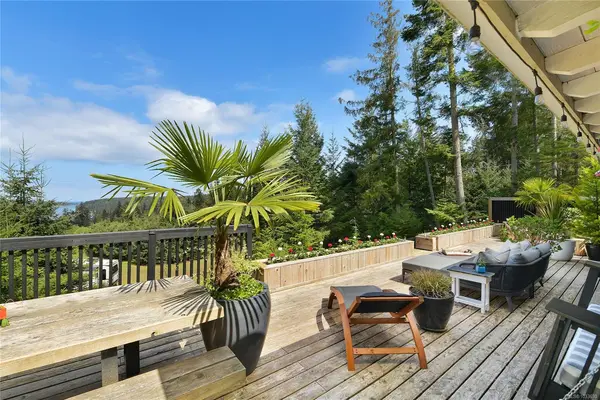 430 Mckercher Rd, Mayne Island BC V0N 2J2 - 2 bed, 1 bath property for sale in Mayne Island