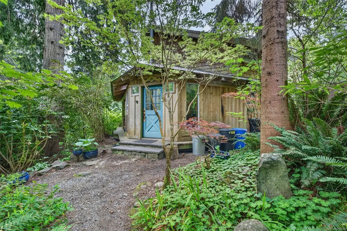 201 Price Rd, Salt Spring BC V8K 2E9