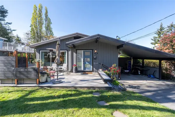 1002 Karen Cres, Saanich BC V8X 3C6
