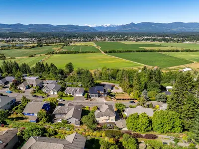 1418 Valley View Dr, Courtenay BC V9N 8T3