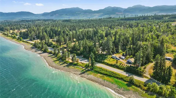 6249/6259 Island Hwy S, Union Bay BC V0R 3B0 - 6 bed, 4.0 bath in Union Bay