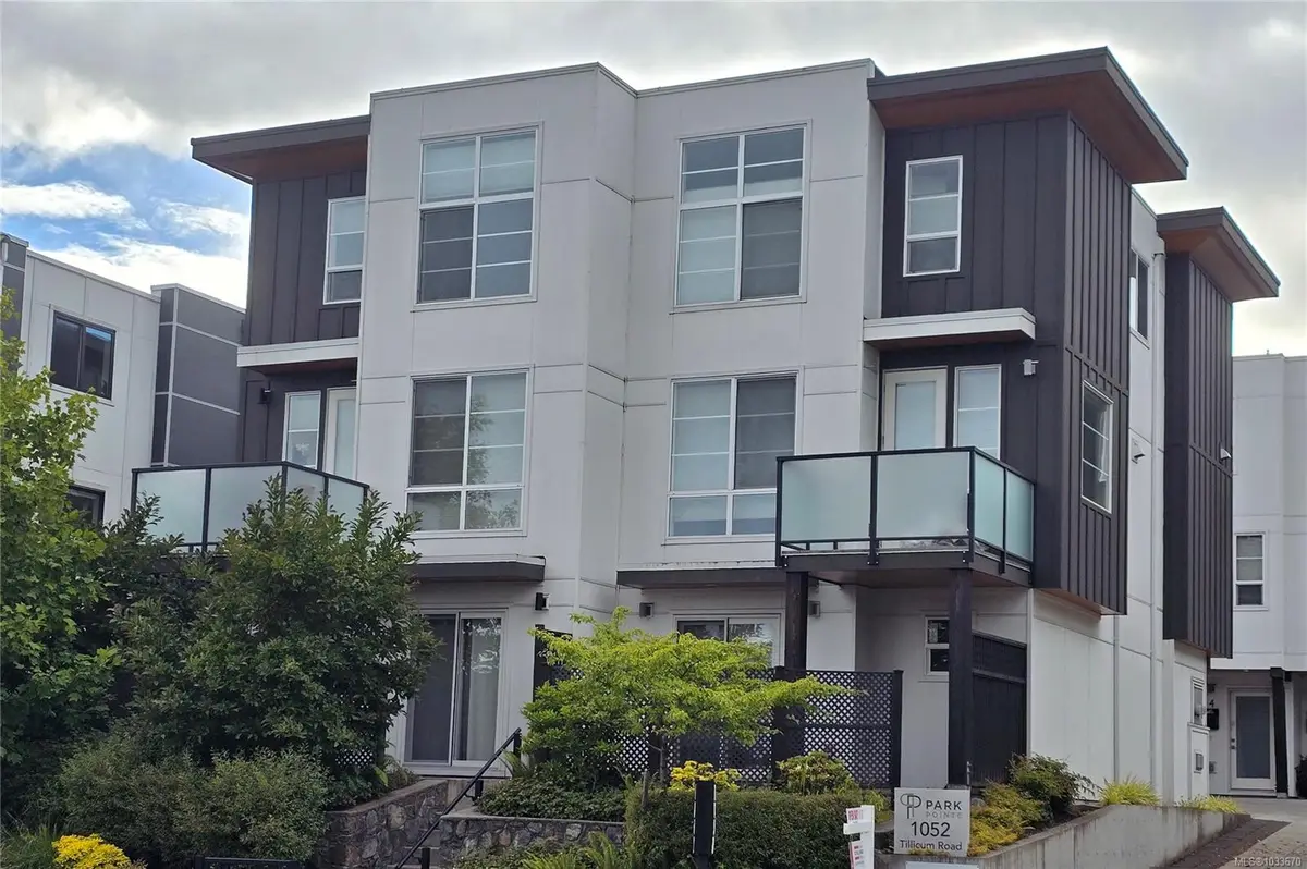 1052 Tillicum Rd #1, Esquimalt BC V9A 2A3 — Pending Sale in Esquimalt
