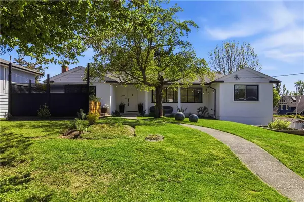 3039 Balfour Ave, Victoria BC V9A 1R7