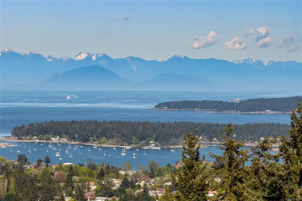 1089 College Dr, Nanaimo BC V9R 5X3