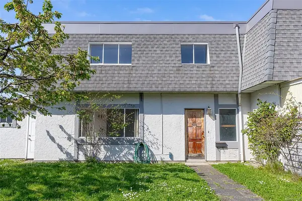 926 Market St, Victoria BC V8T 2E9 - 3 bed, 2 bath in Victoria