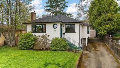 3450 Doncaster Dr, Saanich BC V8P 3W1