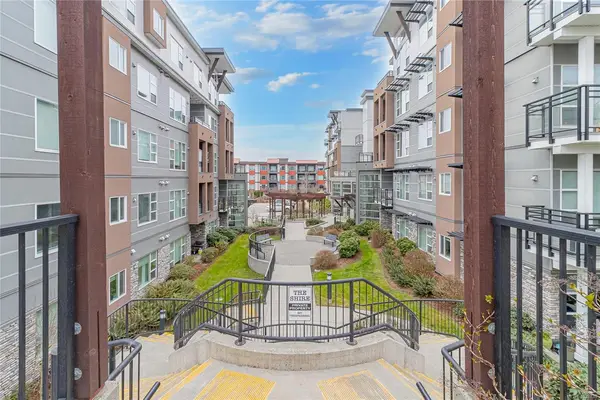 1020 Inverness Rd # 203, Saanich BC V8X 2S1