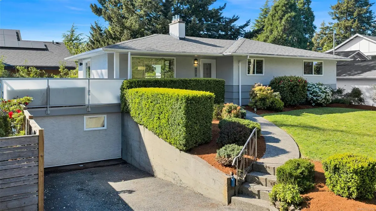 4474 Torquay Dr, Saanich BC V8N 3L5