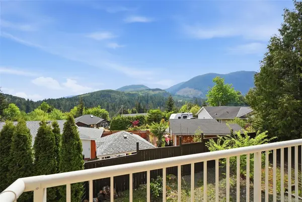 1758 Martini Way, Qualicum Beach BC V9K 2S3