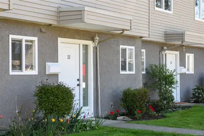 1720 13th St # 11, Courtenay BC V9N 6C1