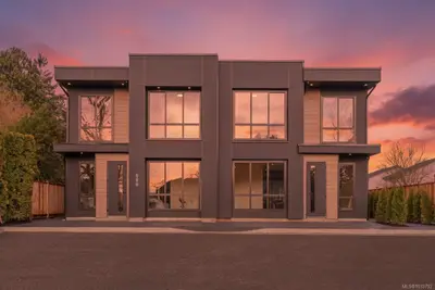 588 Whiteside St # 2, Saanich BC V8Z 1Y6