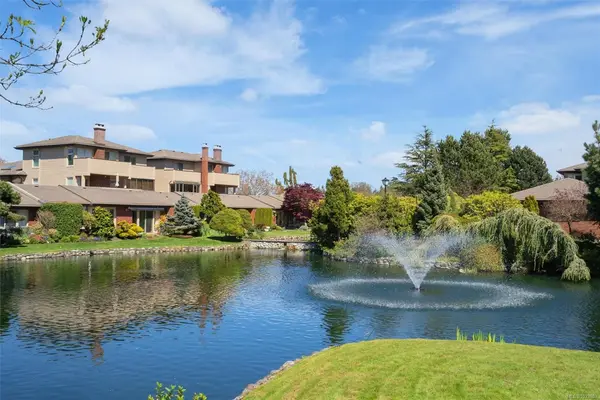 2345 Cedar Hill Cross Rd # 118, Oak Bay BC V8P 5M8