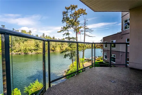 1083 Tillicum Rd # 106, Esquimalt BC V9V 7L7