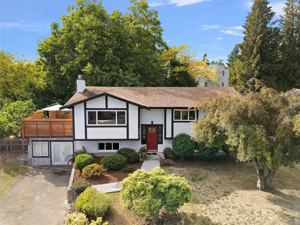 7254 Enid Pl, Central Saanich BC V8M 1H3