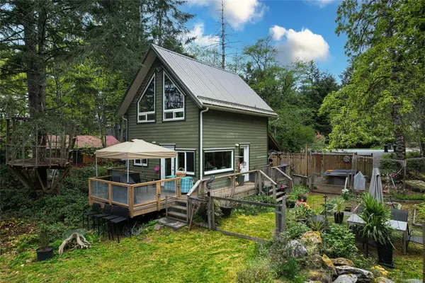 3055 Mander Rd, Gabriola Island BC V0R 1X7