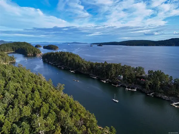 14 Secret Island, Prevost Island BC V8K 1X4