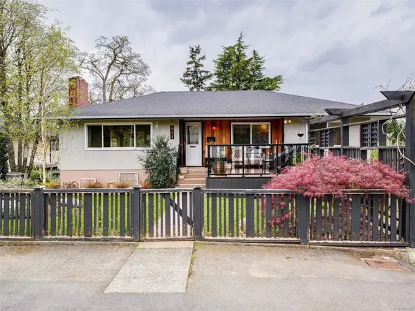 611 Sedger Rd, Saanich BC V8Z 1R9