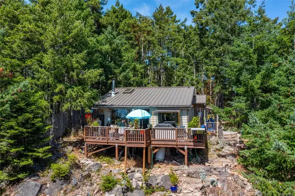 9813 Spalding Rd, Pender Island BC V0N 2M3