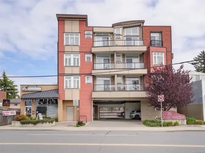 76 Gorge Rd W # 204, Saanich BC V9A 1M1