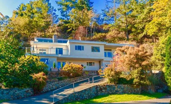4612 Cliffwood Pl, Saanich BC V8Y 1B5 - 5 bed, 3 bath in Saanich