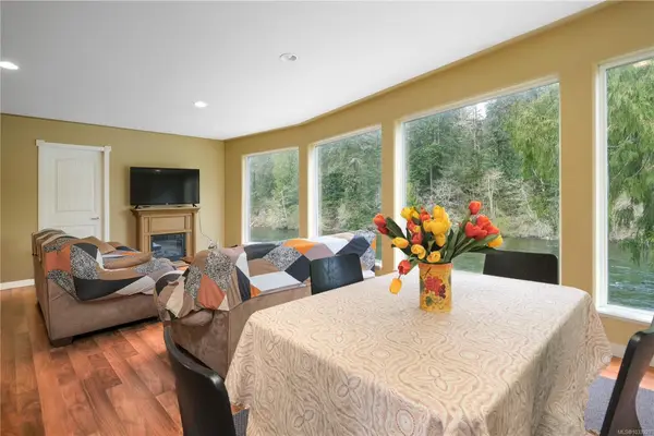 2420 Campbell River Rd, Campbell River BC V9W 4N7