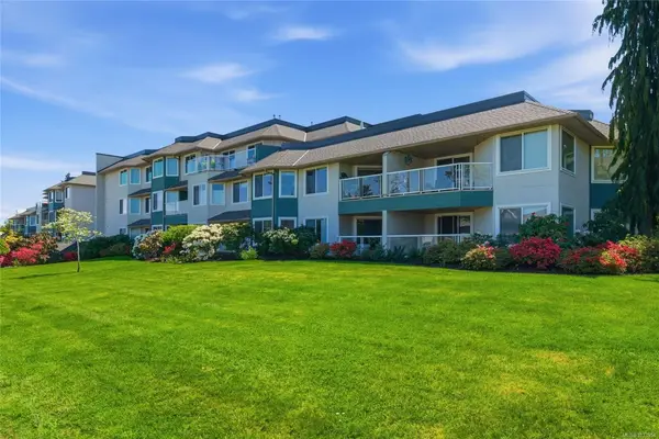 134 Fifth Ave E # 101, Qualicum Beach BC V9K 1Y7