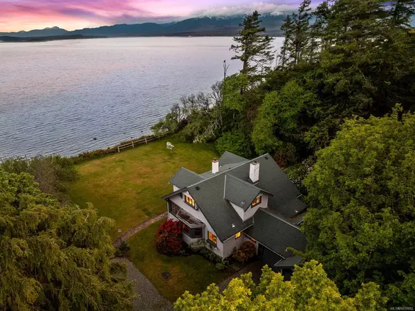 965 Balmoral Rd, Comox BC V9M 3W2 - 3 bed, 2 bath in Comox