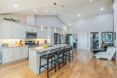 679 Terminal Ave # 202, Nanaimo BC V9S 4K1