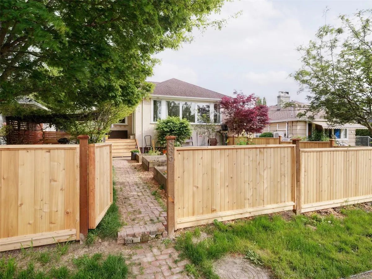 839 Villance St, Victoria BC V8X 2P5