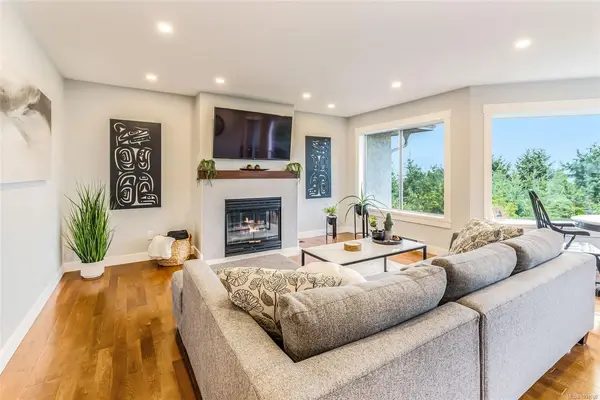 978 Highview Terr, Nanaimo BC V9R 6K5 - 2 bed, 2 bath in Nanaimo