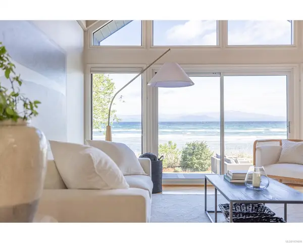 1039 SEACREST Pl, Qualicum Beach BC V9K 1E7