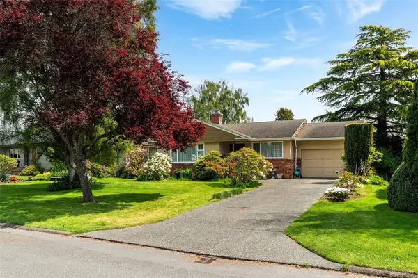 2807 Dunlevy St, Oak Bay BC V8R 5Z4