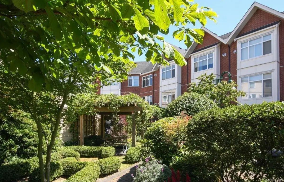 60 Dallas Rd #36, Victoria BC V8V 1A2