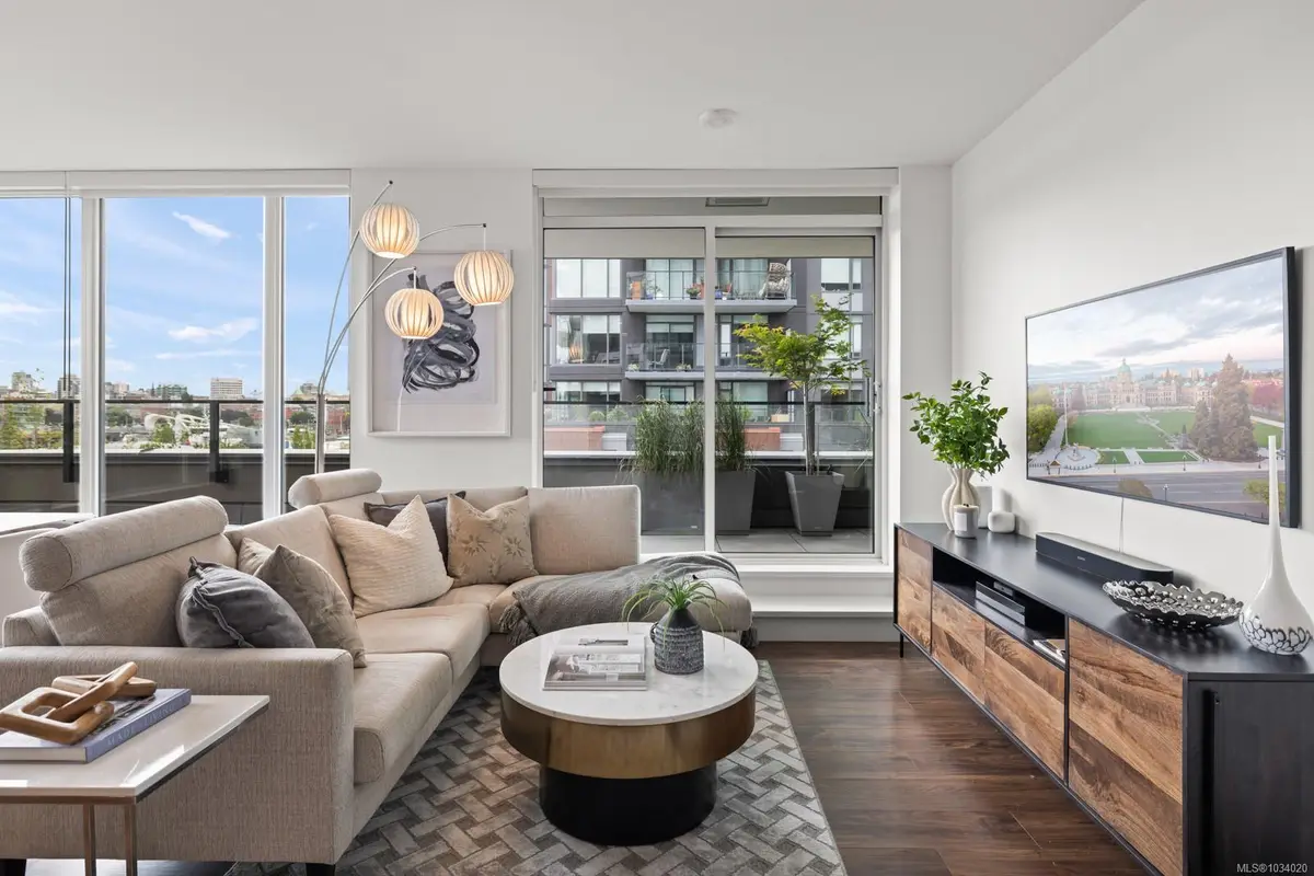 369 Tyee Rd #303, Victoria BC V9A 0B6
